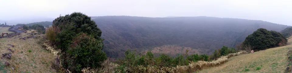 산굼부리 분화구 파노라마 · 2012년 4월 자료사진