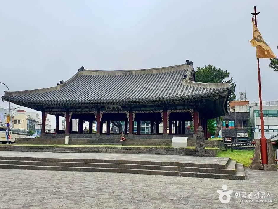 Gwandeokjeong Hall (濟州)建築外觀 · 拍攝日期不詳的資料照片