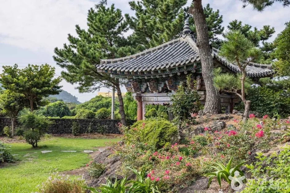 Geumnyongsa Temple (濟州)寺院涼亭與庭園 · 拍攝日期不詳的資料照片