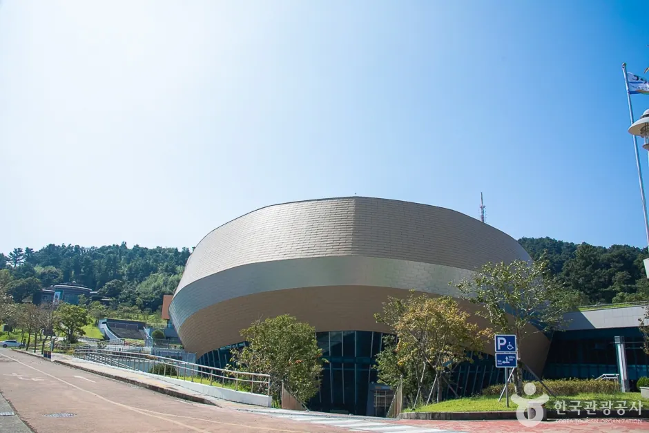 서귀포예술의전당 공연장 건물 외관 · 촬영일 미상 자료사진
